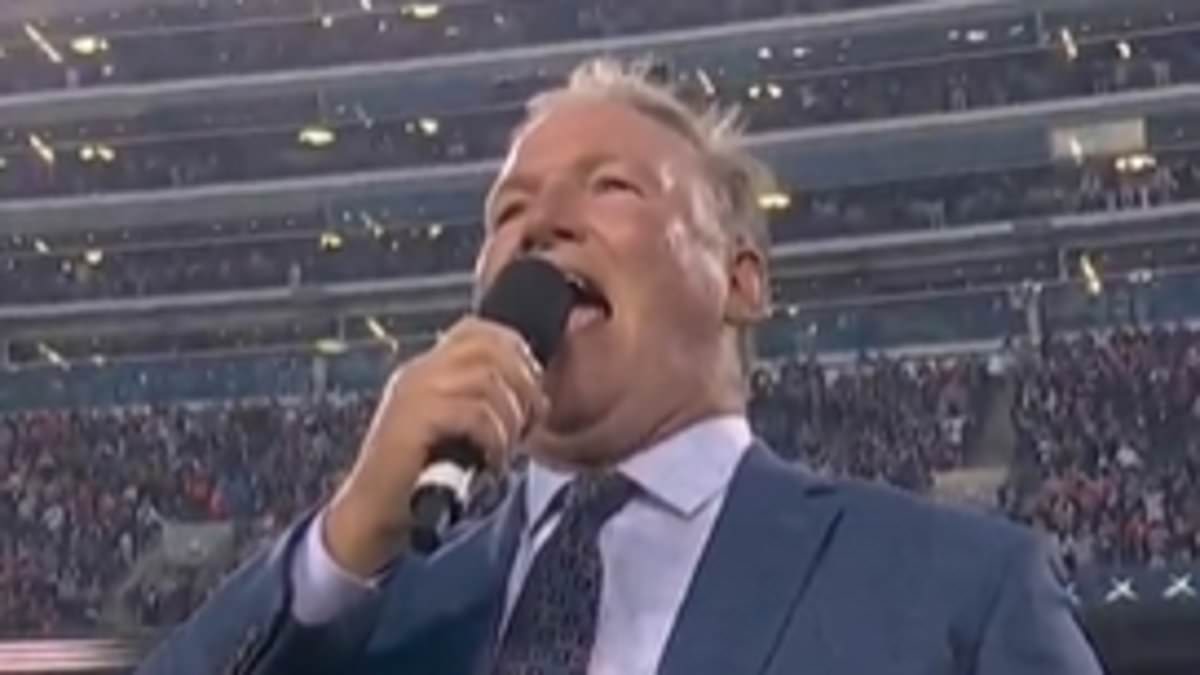 Jim Cornelison's national anthem electrifies Soldier Field before Bears-Vikings MNF