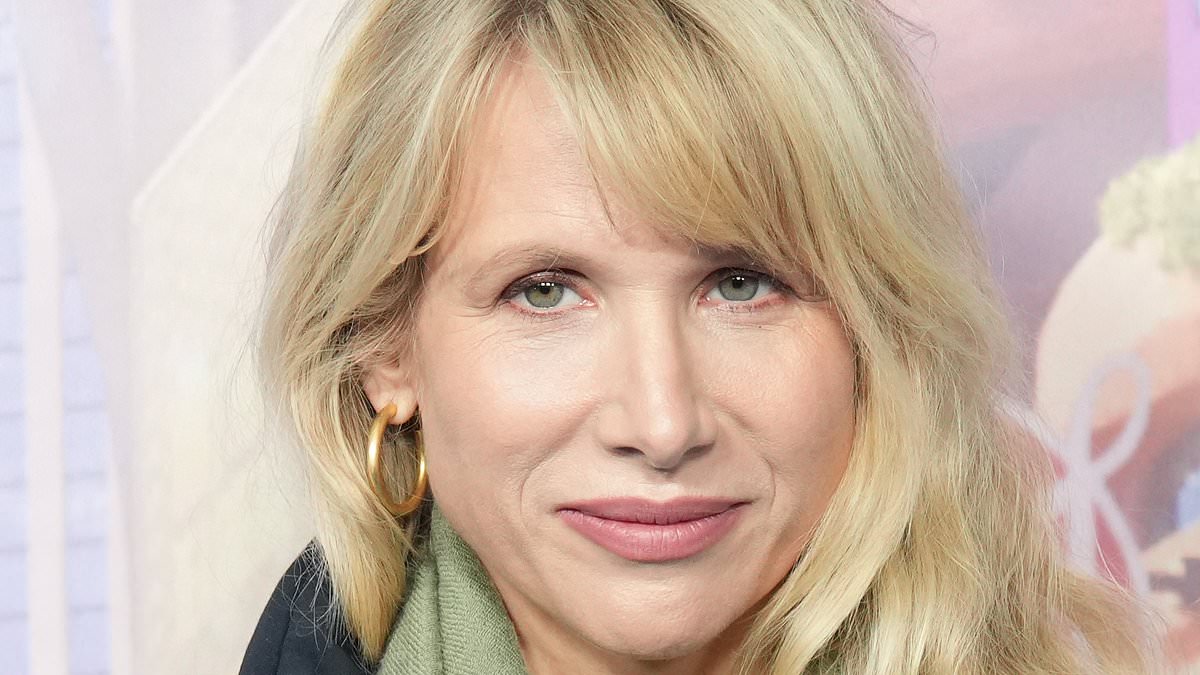 Lucy Punch says she won’t get plastic surgery as Amandaland Christmas special looms