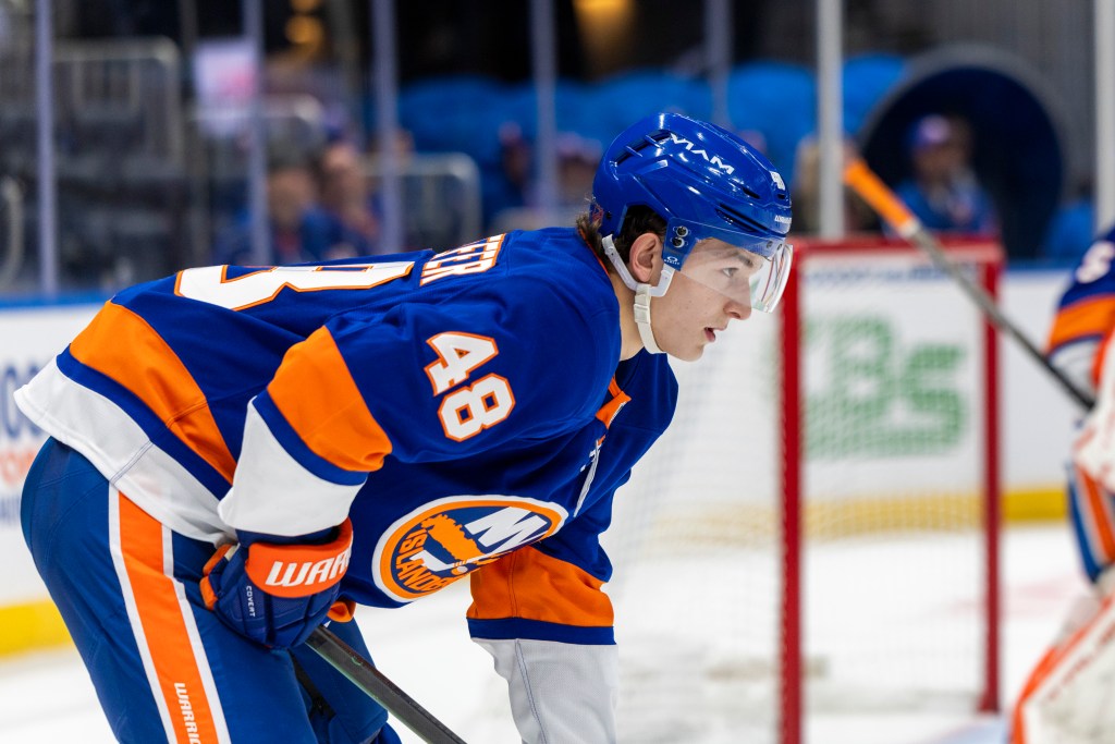 Islander prospect Matthew Schaefer electrifies UBS Arena in preseason debut