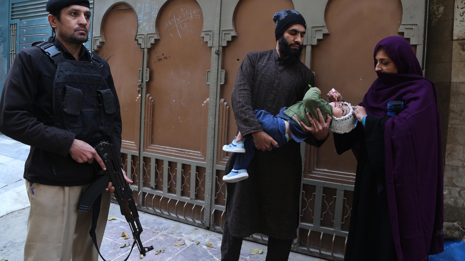 Suspected militants kill police officer guarding polio team in Pakistan; attack comes as vaccination drive launches