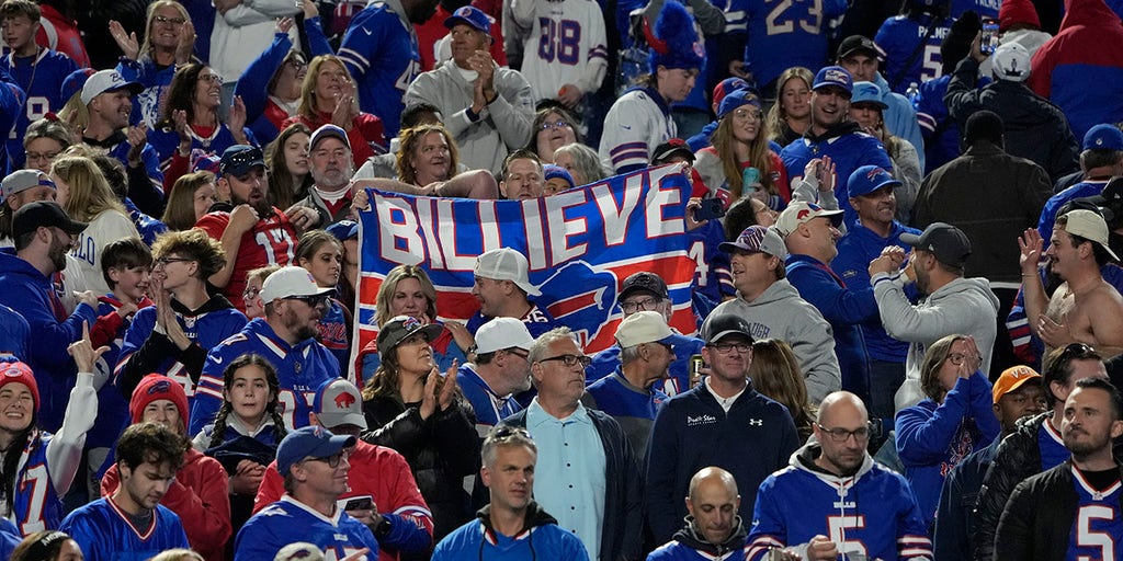 Bills fan ejected, indefinitely banned after slapping Ravens players at Highmark Stadium