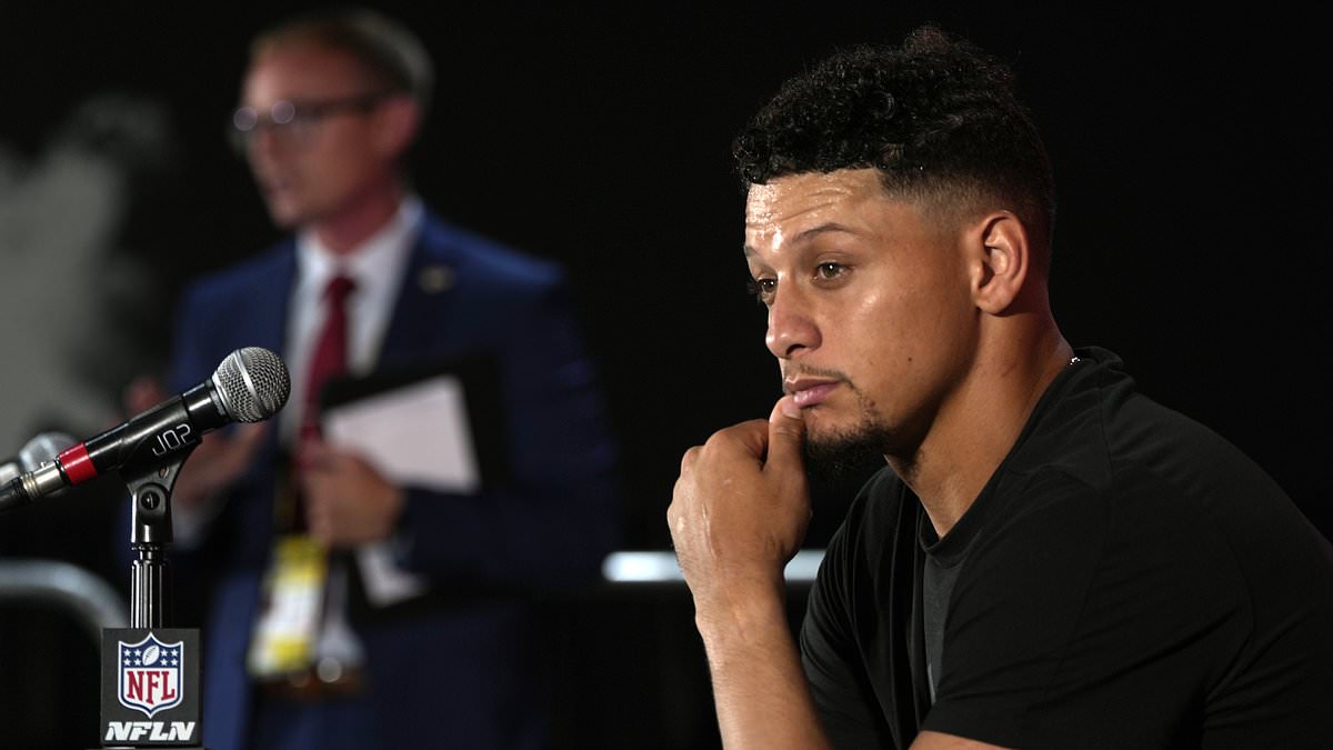 Travis Kelce arrives at the stadium prior to kickoff