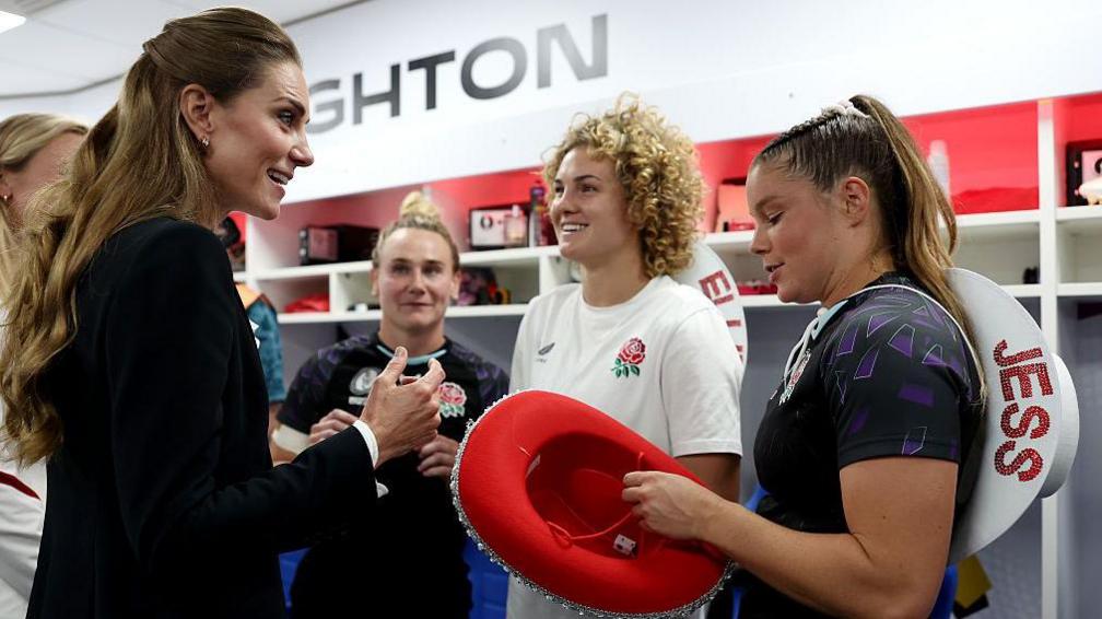 England overcome patchy display to beat Australia 47-7 and set up Scotland quarter-final