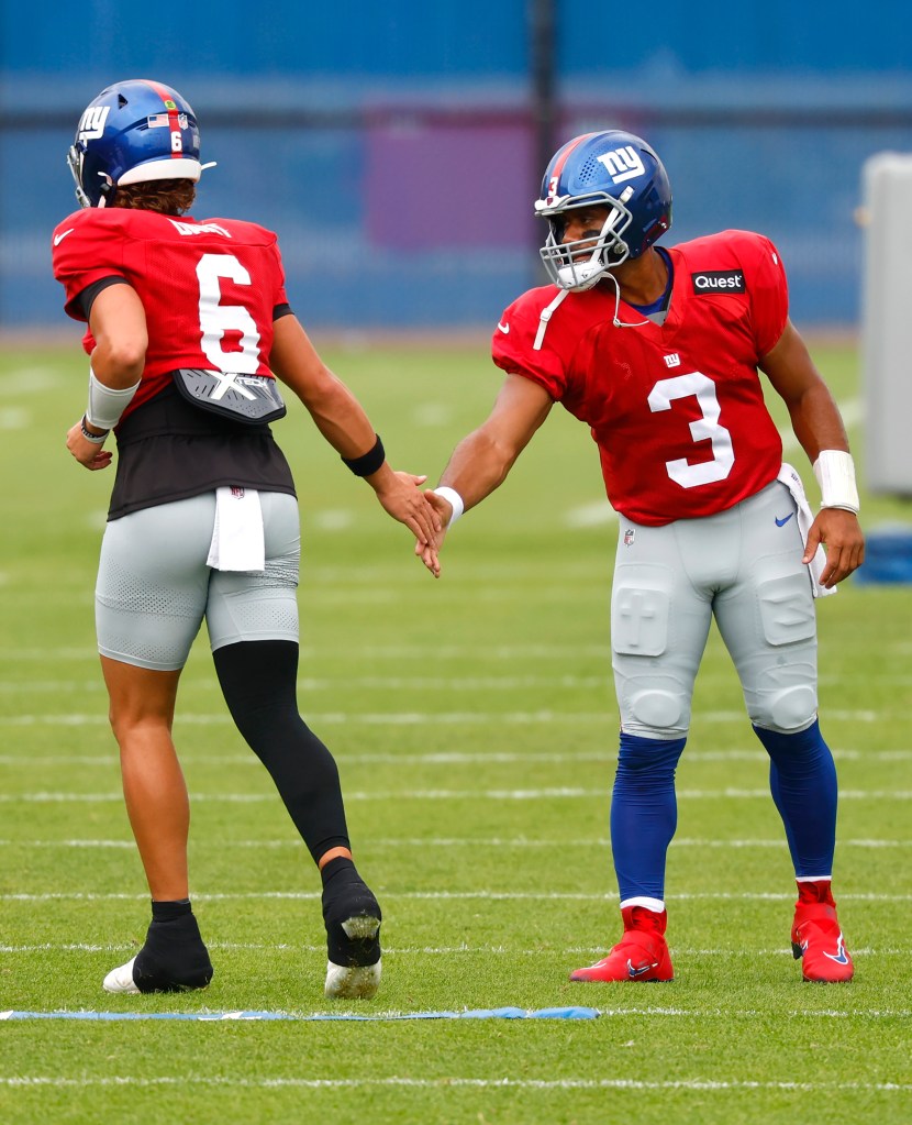 Jaxson Dart practicing