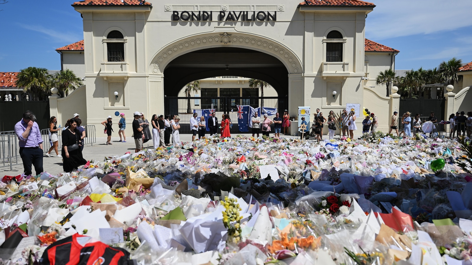 New South Wales to tighten laws on extremist displays after Bondi Beach attack