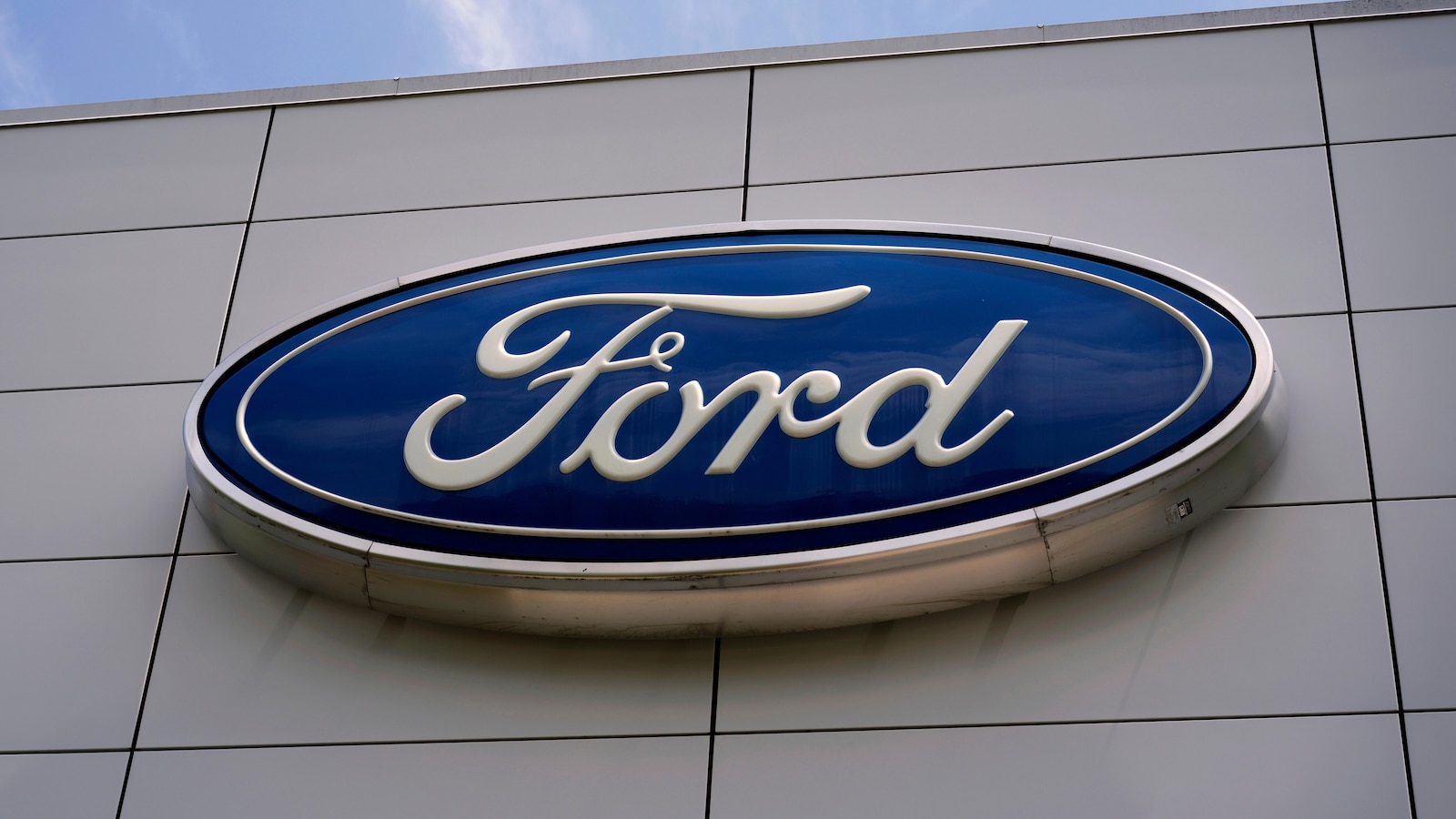 Ford recalls nearly 1.5 million U.S. vehicles over rear‑view camera problem
