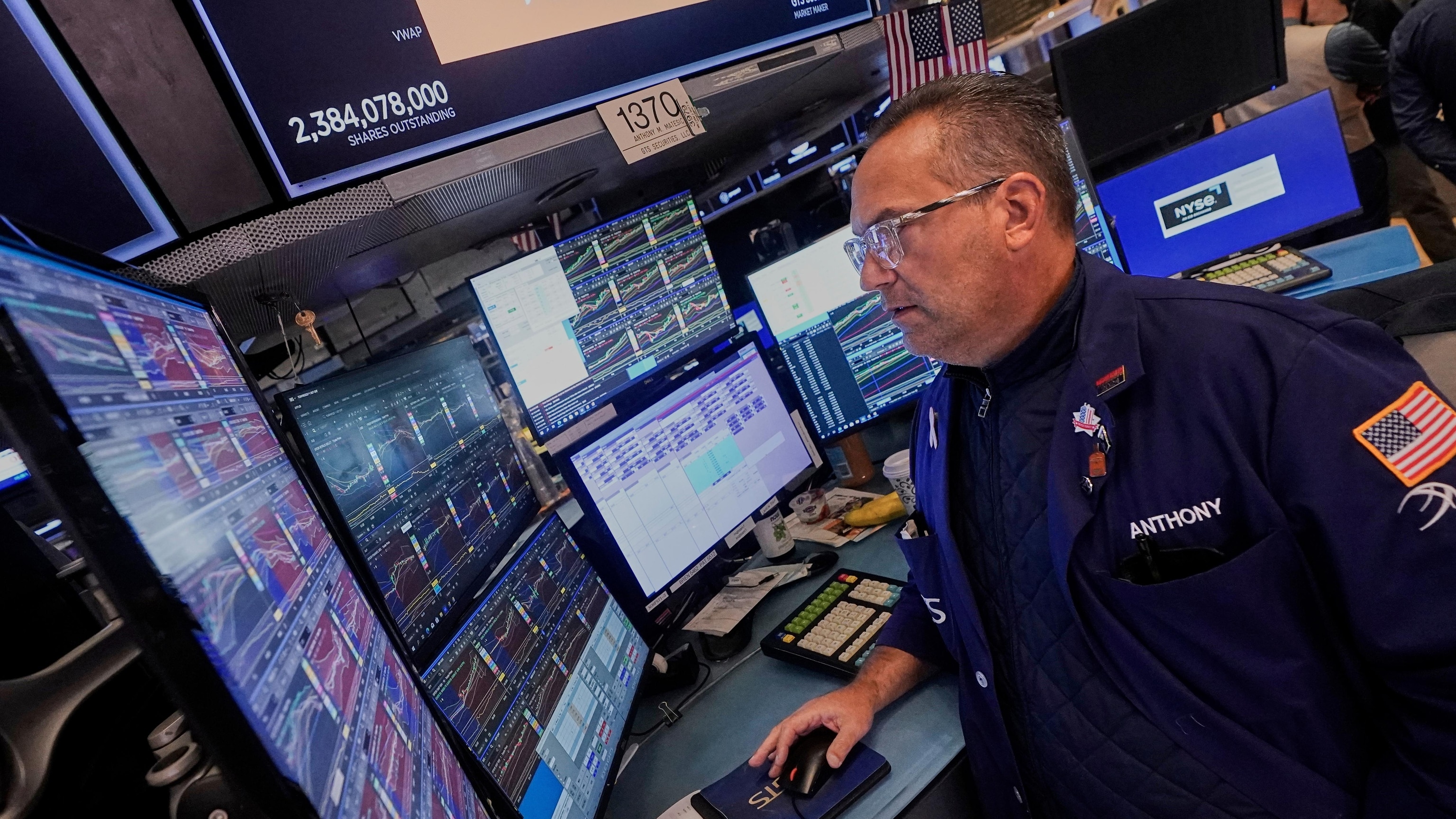 Asian Shares Rise as Wall Street Hits Records, Investors Eye Fed Rate Move