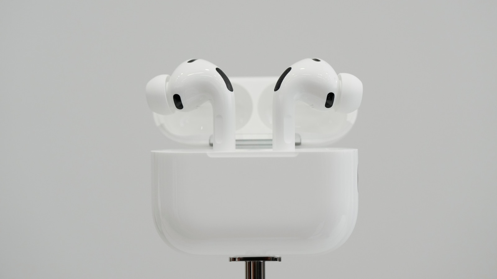 Apple says EU digital rules delay features, seeks repeal; Commission rejects move