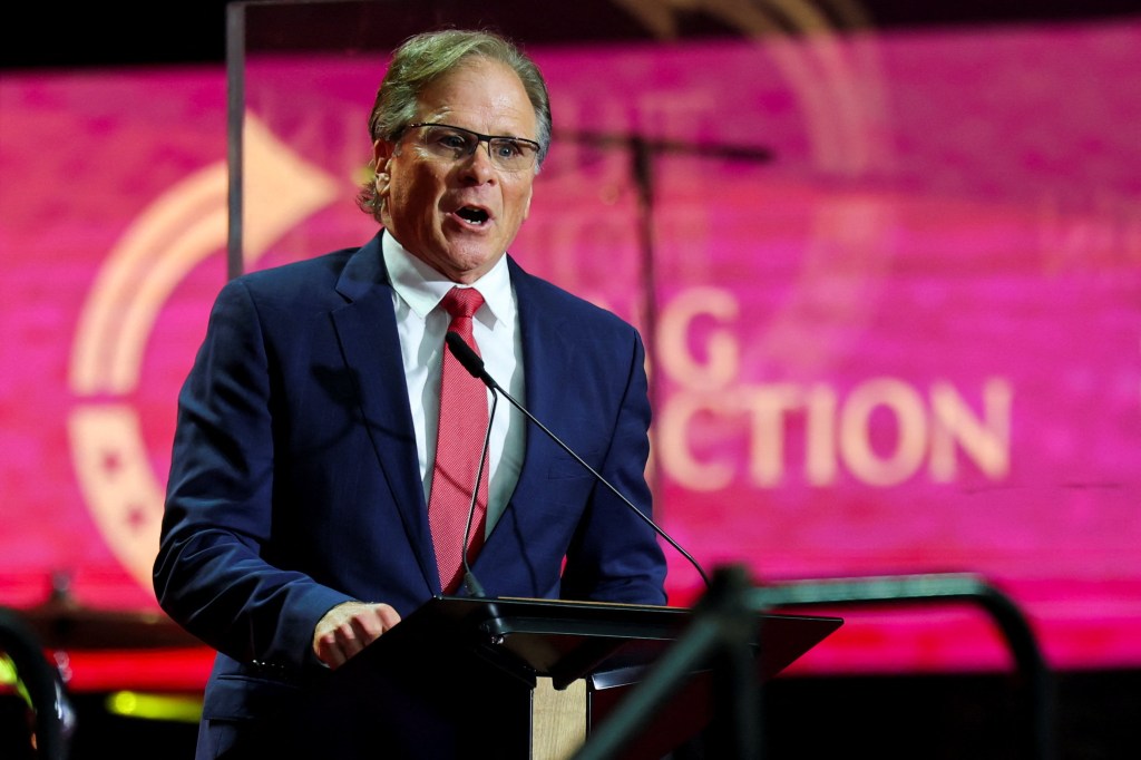 Frank Turek speaks at memorial service