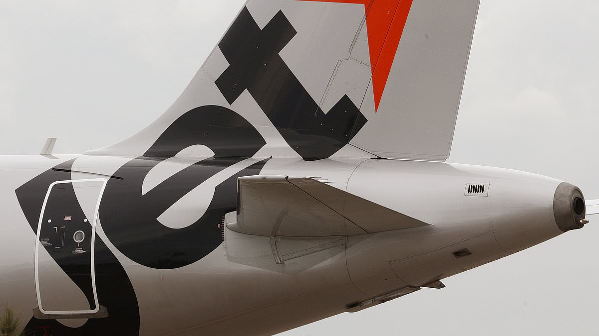 Jetstar scales under fire as New Zealand passengers report $65 excess baggage fees
