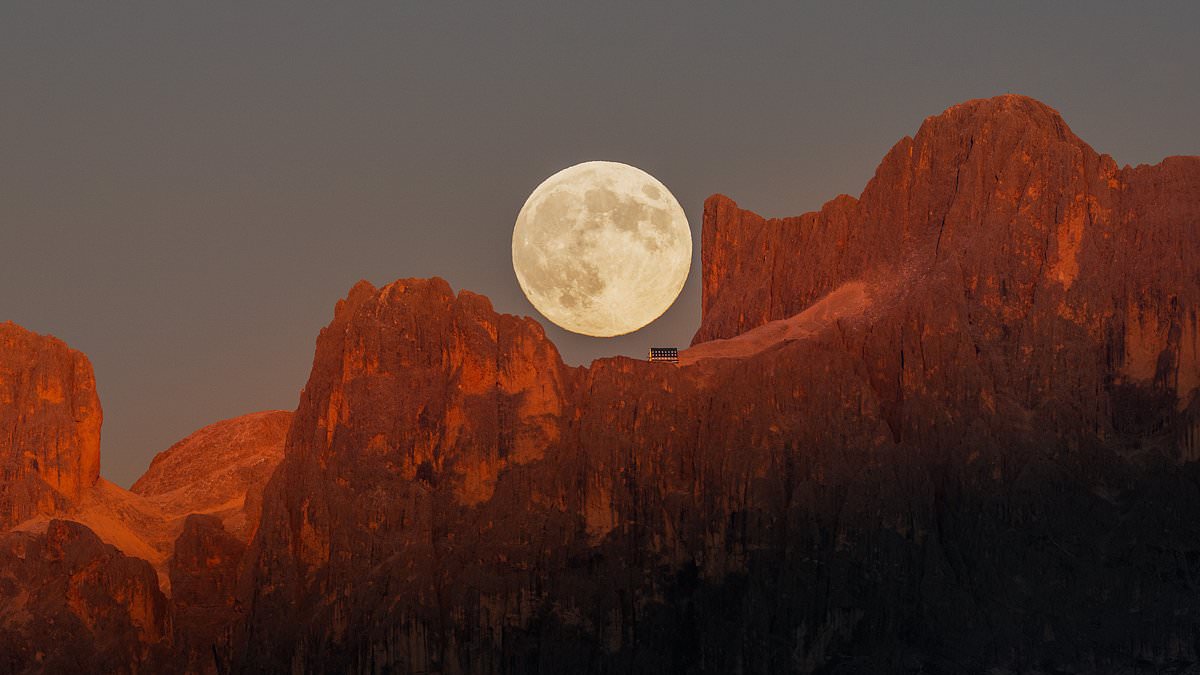 Moon slowly receding from Earth at 1.5 inches per year, lengthening days over deep time