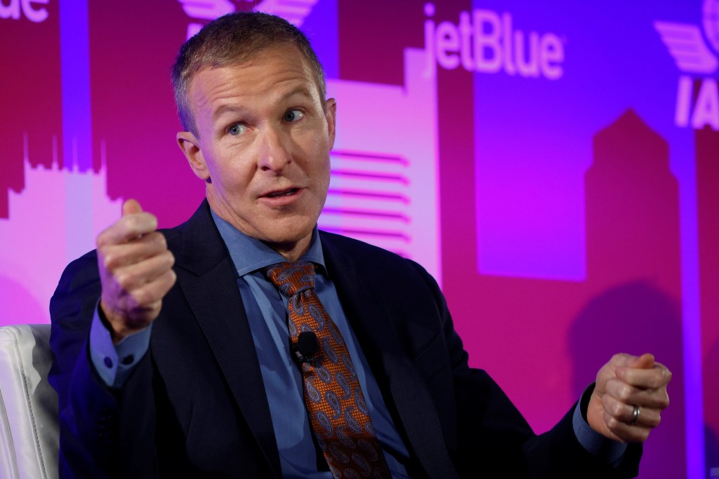 United CEO Questions Spirit’s Viability; Spirit Fires Back on Social Media