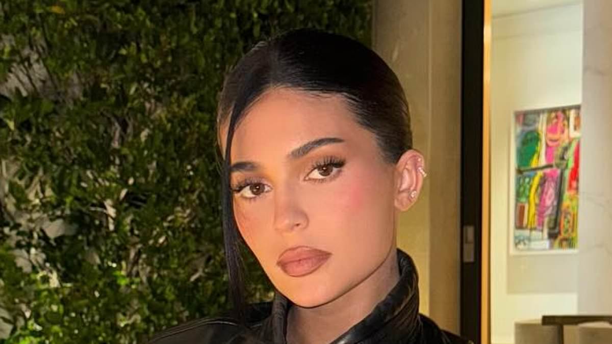 Kylie Jenner shows off sculpted abs in tiny leather miniskirt on night out