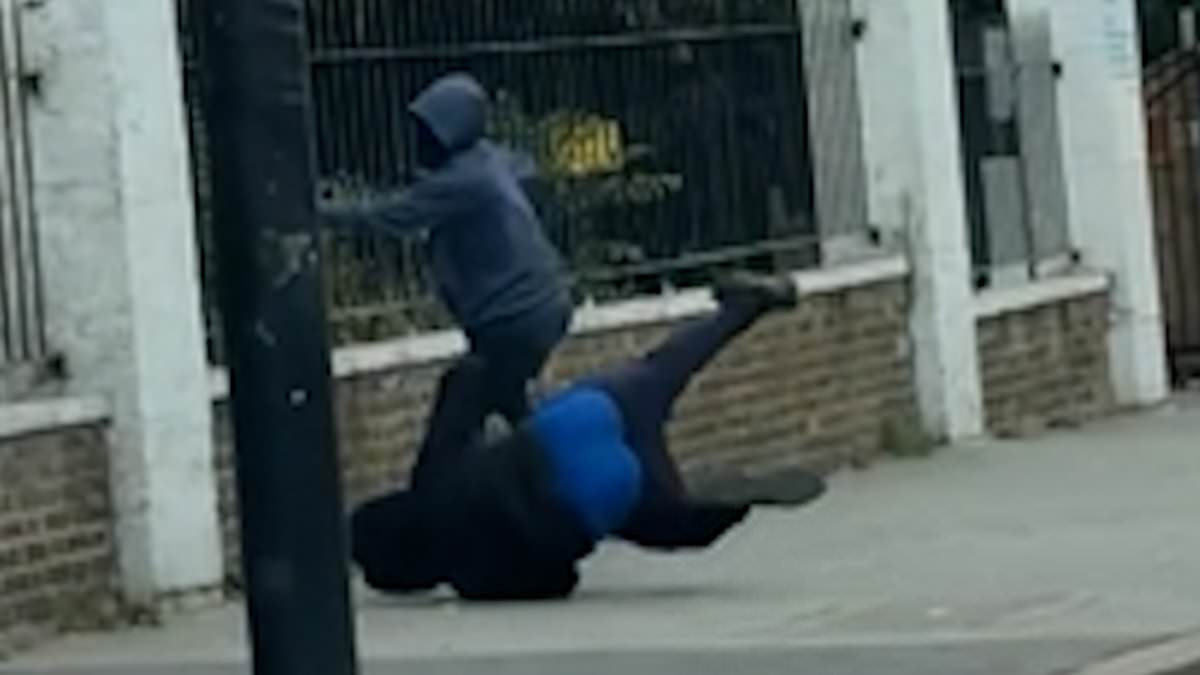 Knife-wielding youth attacks teenagers in Brixton street; two 16-year-olds injured, police say