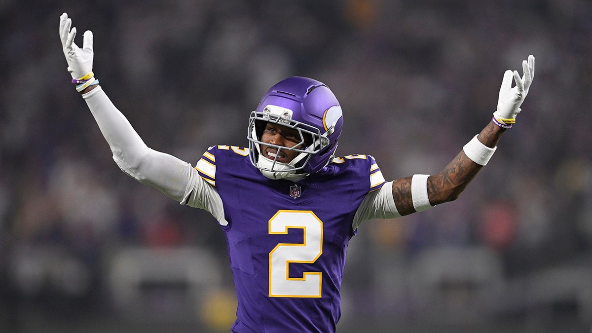 Rodgers ends historic day