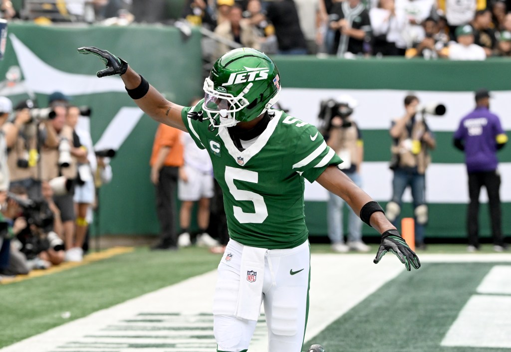 Garrett Wilson Expected Justin Fields’ Breakout; Says Quarterback ‘Isn’t Done Yet’