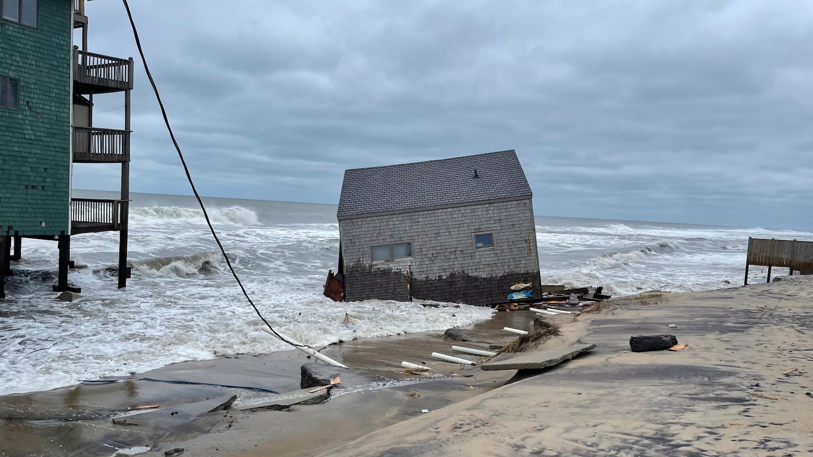 12th Outer Banks beach house collapses into the surf