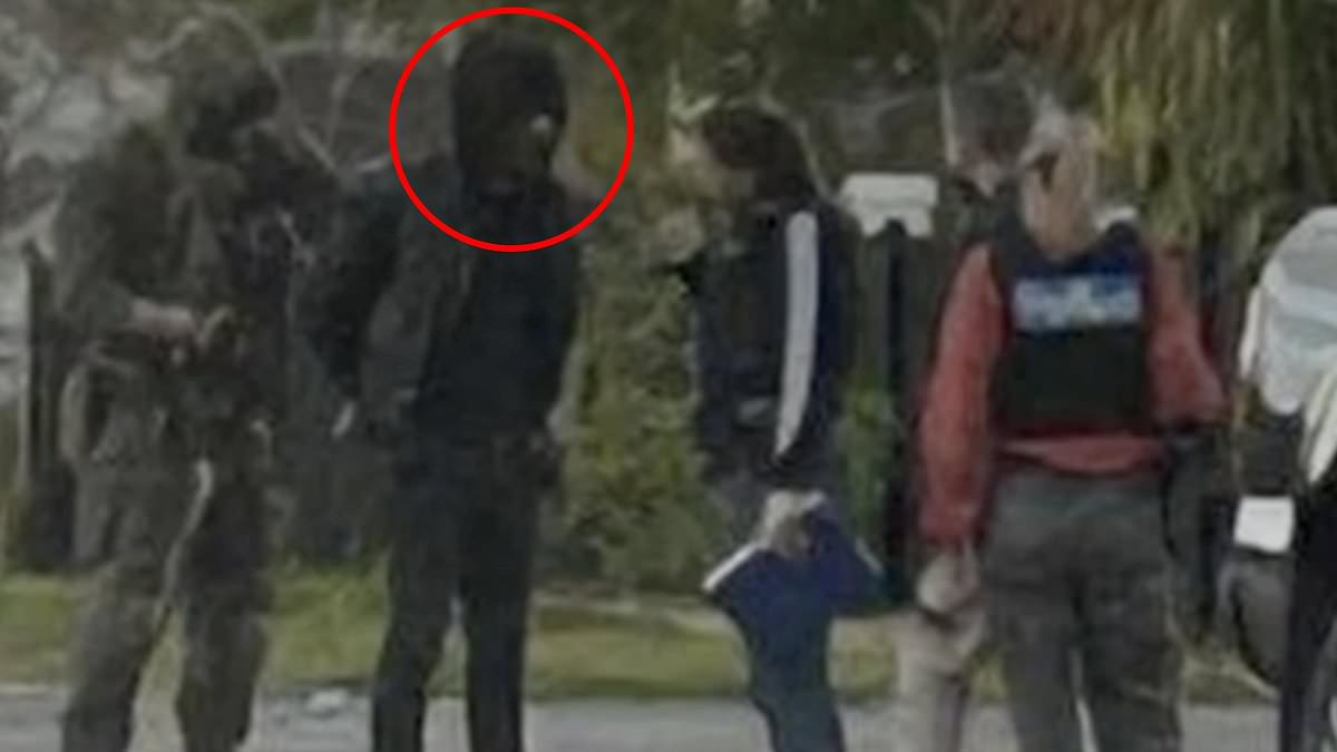 Man detained as Myrtleford raid expands search for alleged killer Dezi Freeman