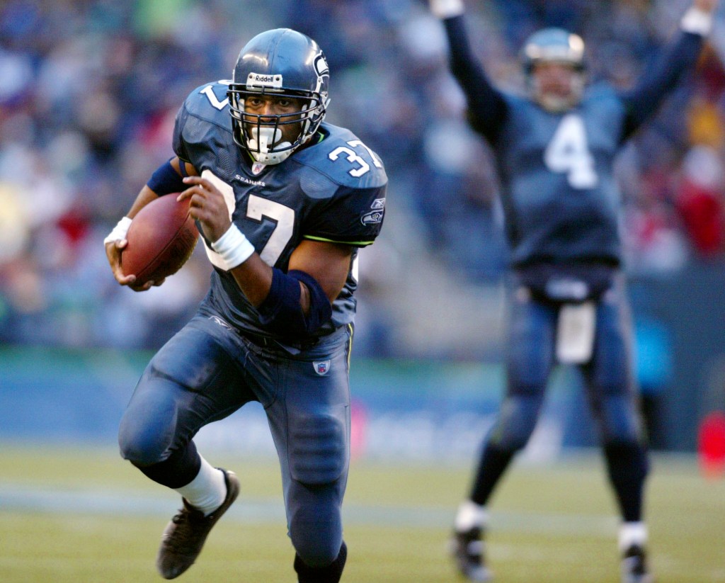 Ex-NFL MVP Shaun Alexander and wife Valerie are expecting 14th child