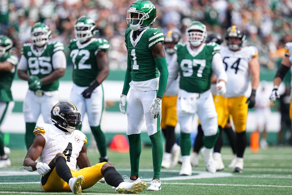 Jets look on from sideline