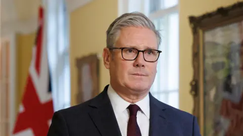 Starmer seeks global momentum against Reform UK as digital ID plan dominates UK politics