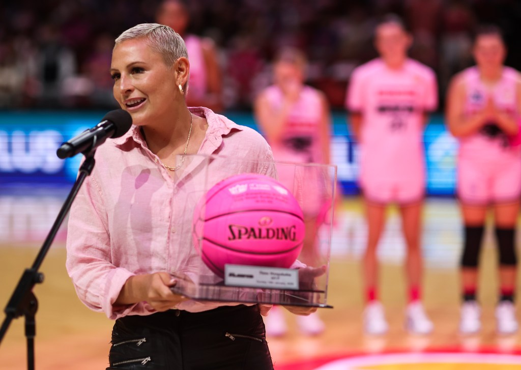 Mangakahia in Sydney Flames uniform