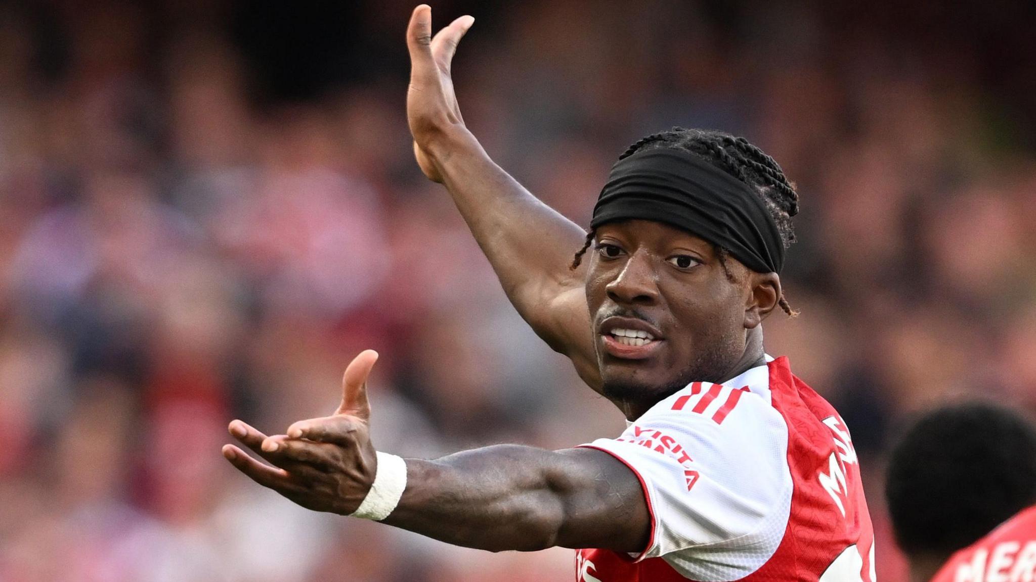 Arsenal's Madueke sidelined for six to eight weeks with knee injury