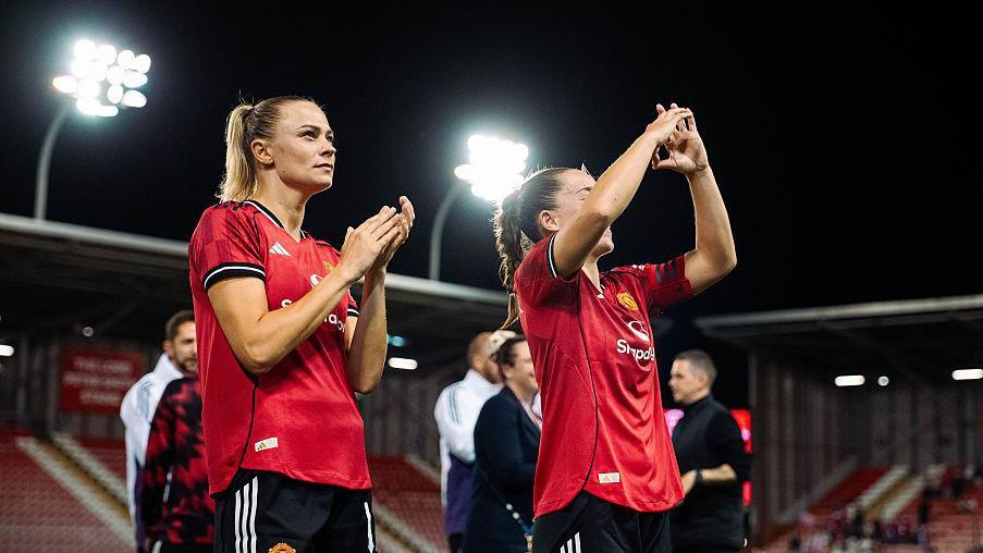 Fridolina Rolfo in action for Manchester United