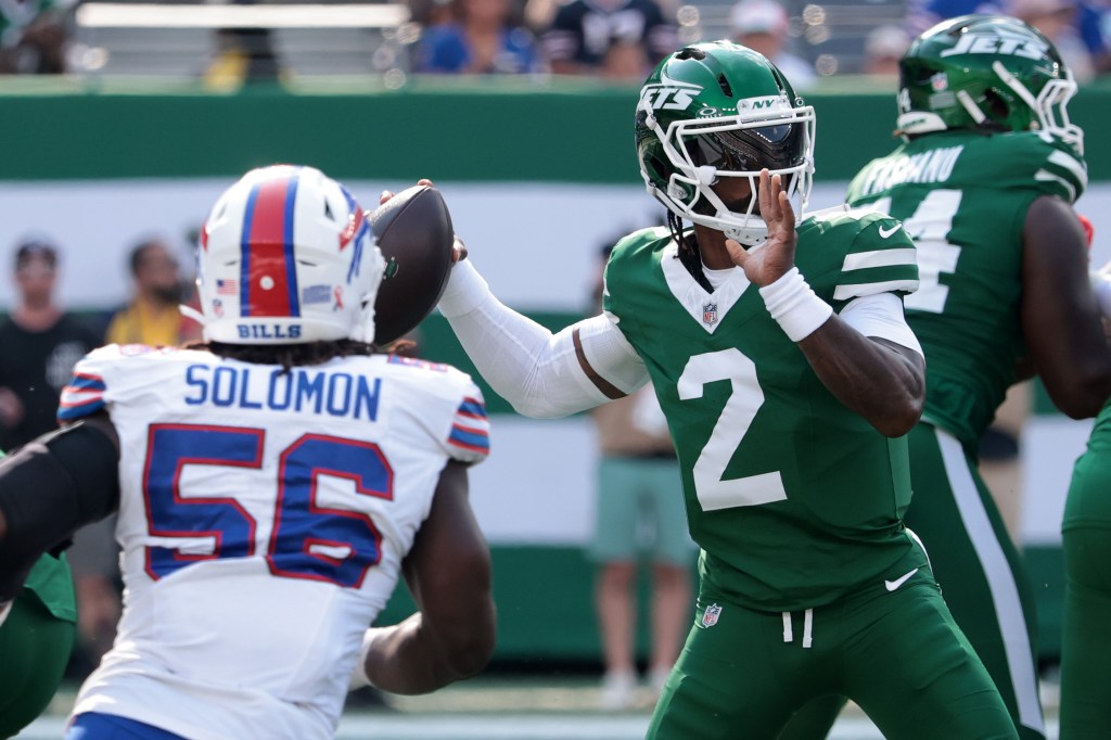 Justin Fields ruled out for Jets vs. Buccaneers after concussion; Tyrod Taylor to start