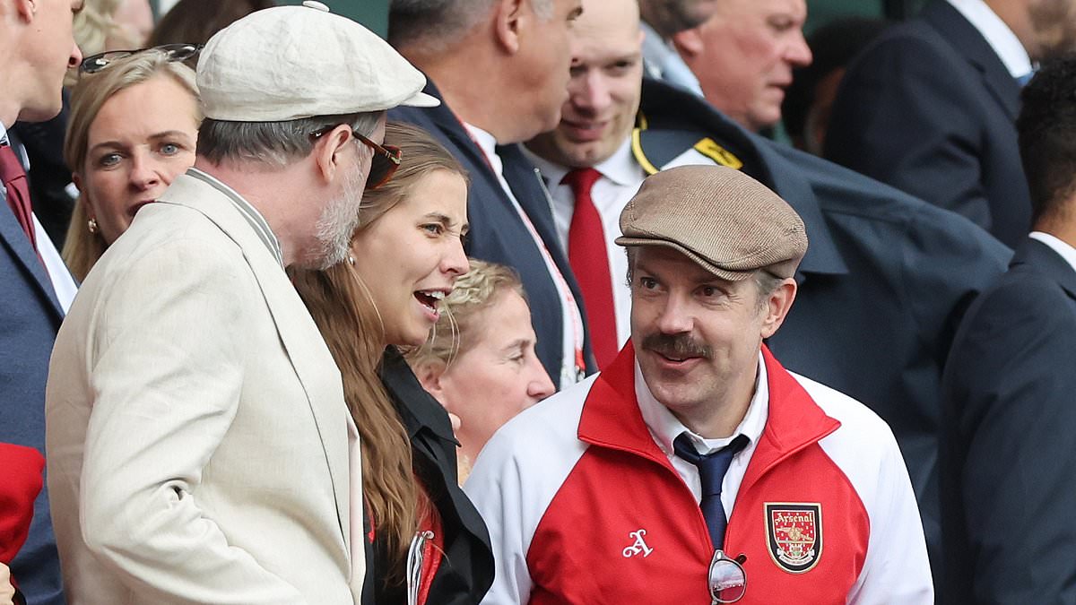 Jason Sudeikis cheers as Arsenal rout Nottingham Forest 3-0 at Emirates