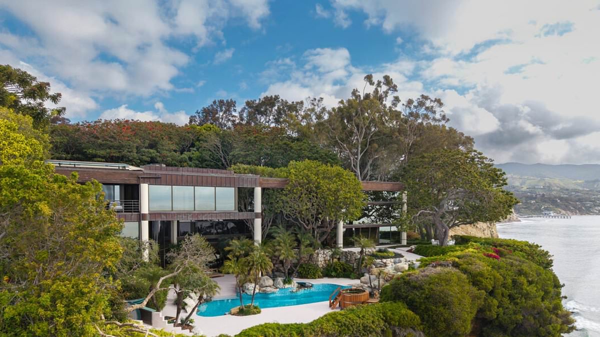 Johnny Carson’s Malibu estate hits the market for $110 million with arboretum pavilion