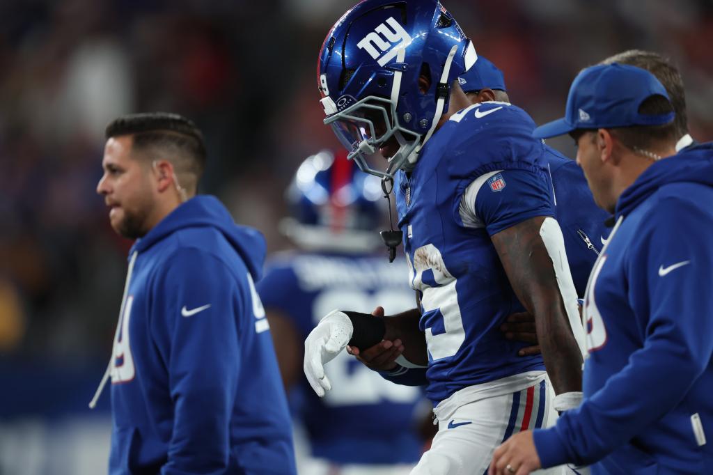 Giants' Tyrone Tracy Jr. exits early with shoulder injury against Chiefs