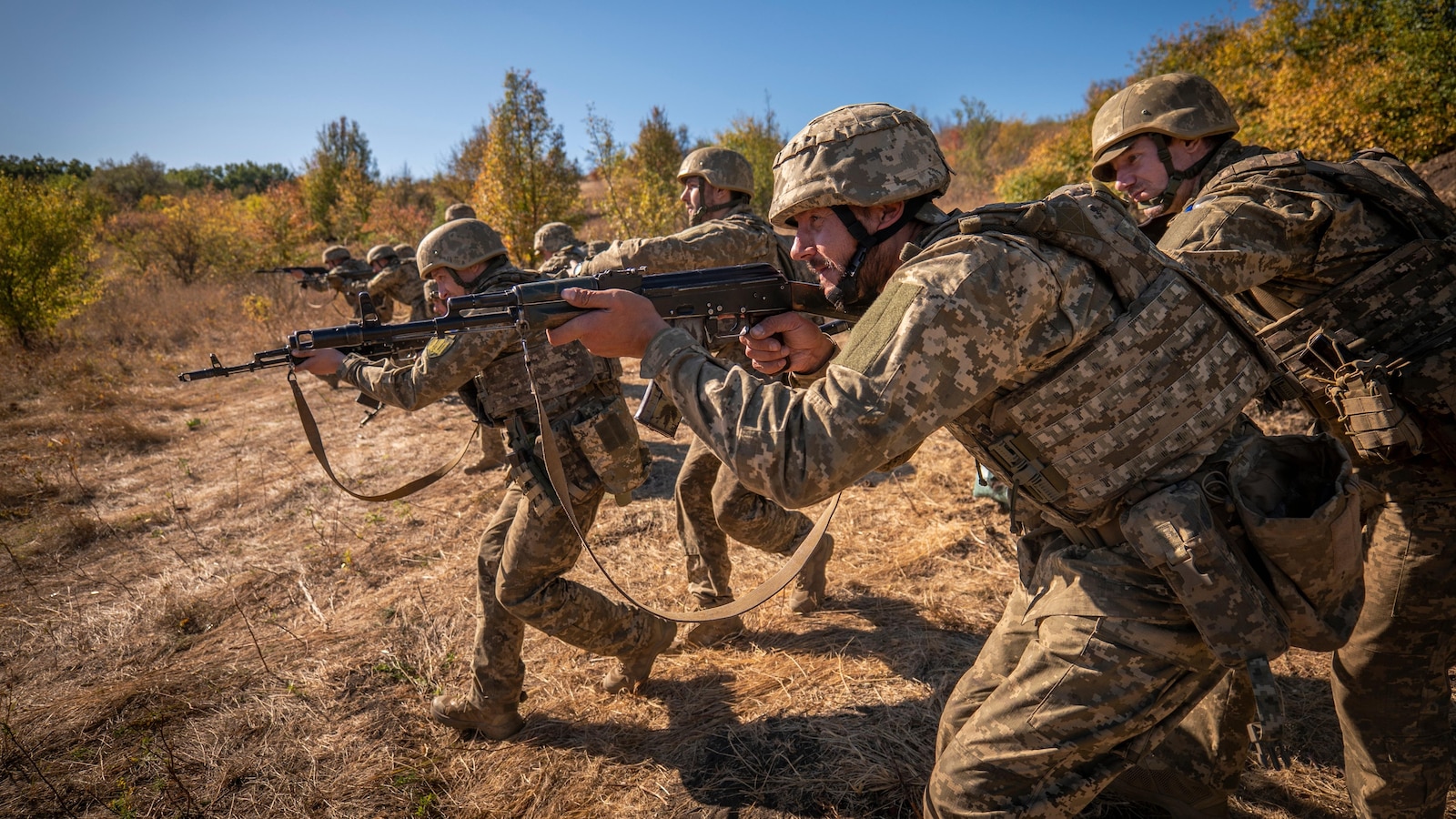 Ukraine front line grows to 1,250 kilometers as Russia shifts tactics, top commander says