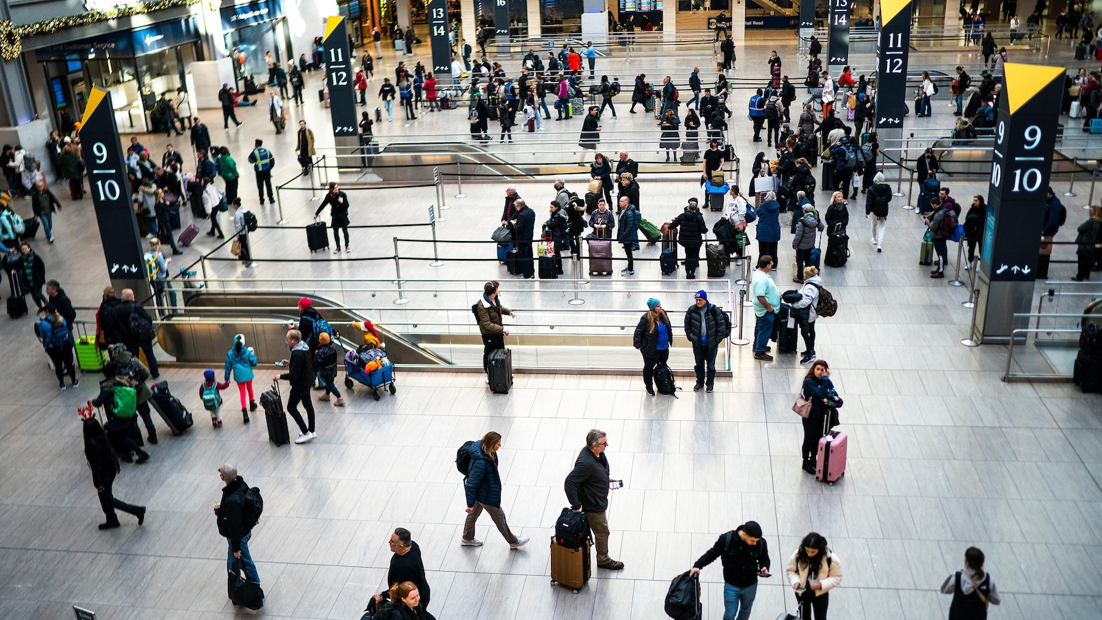 Off-duty officer shoots man inside Penn Station; investigation under way