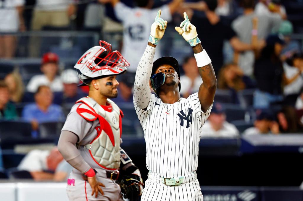 FanDuel Offers Bet $5, Get $300 Bonus Bets for Yankees‑Red Sox Series