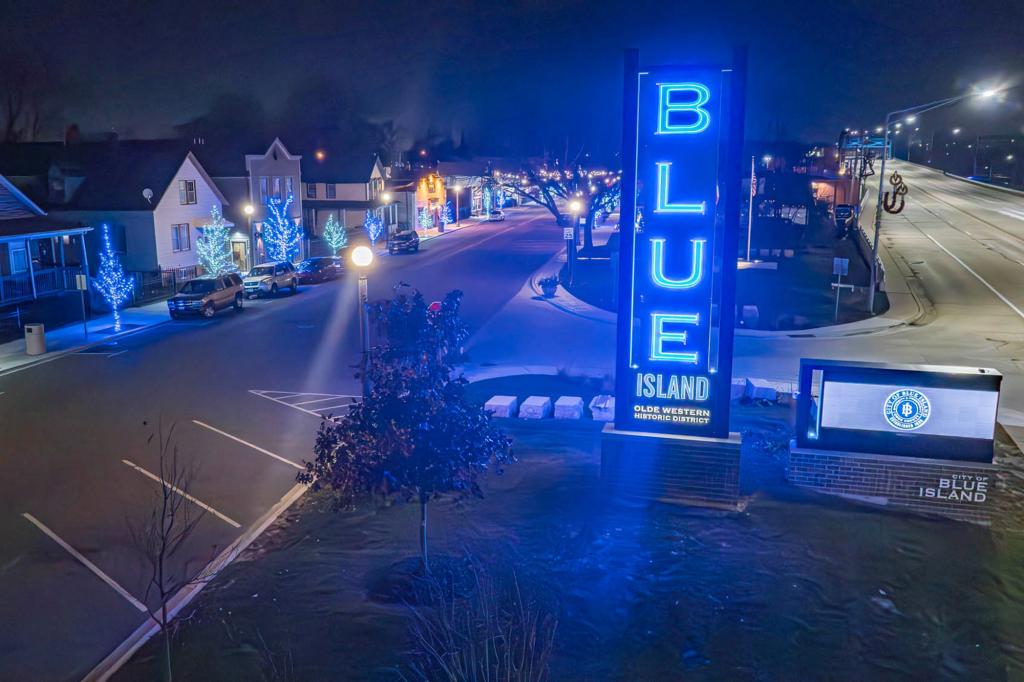 Missing New York girl rescued in Chicago suburb after being lured by illegal migrants