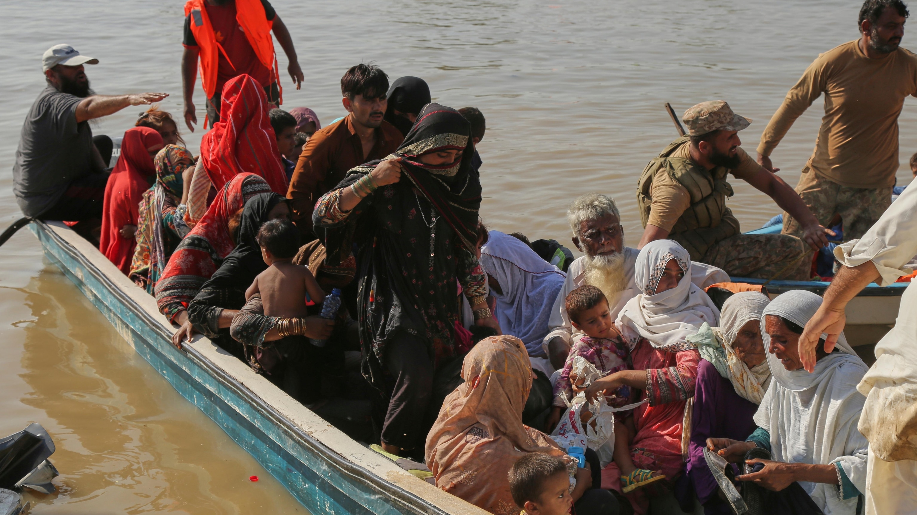 Rescue Boat Capsizes on Indus as Floods Ravage Eastern Pakistan; Nine Dead