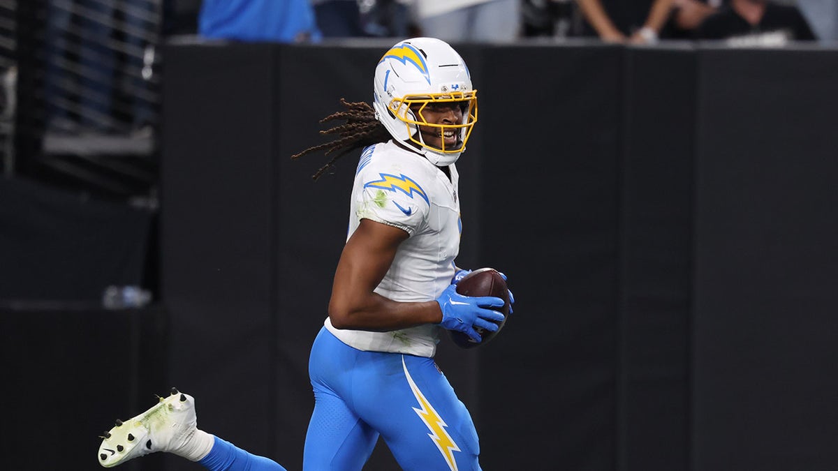 Quentin Johnston scores on a 60-yard touchdown