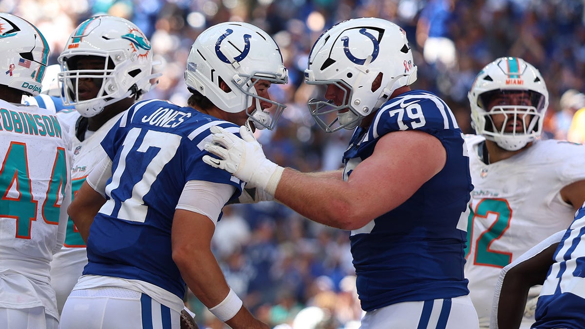 Daniel Jones celebrates after scoring a touchdown