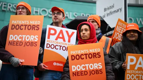 Starmer calls doctors' strike dangerous as five-day walkout begins