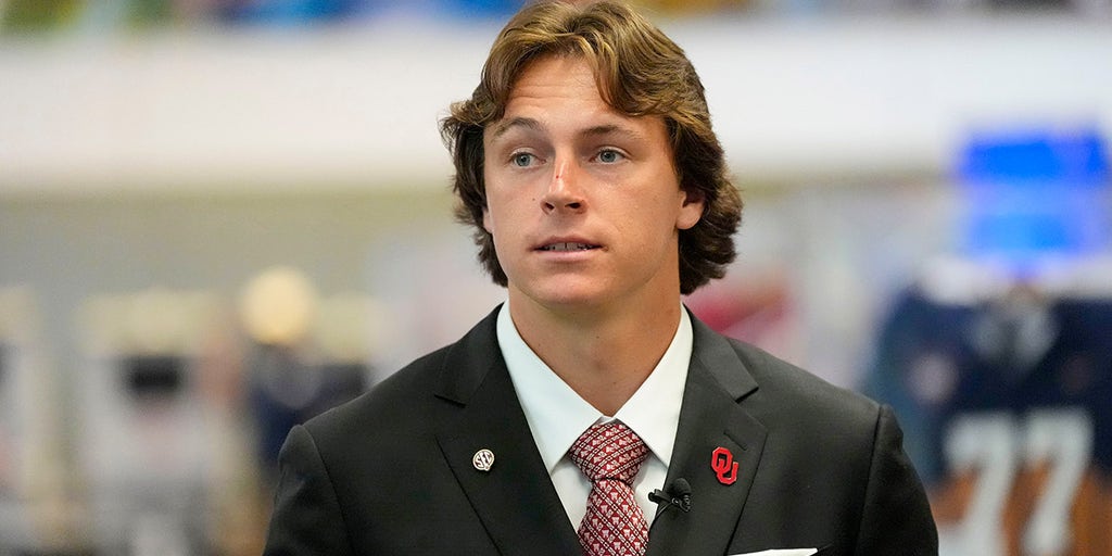 Oklahoma QB John Mateer to miss significant time after hand surgery