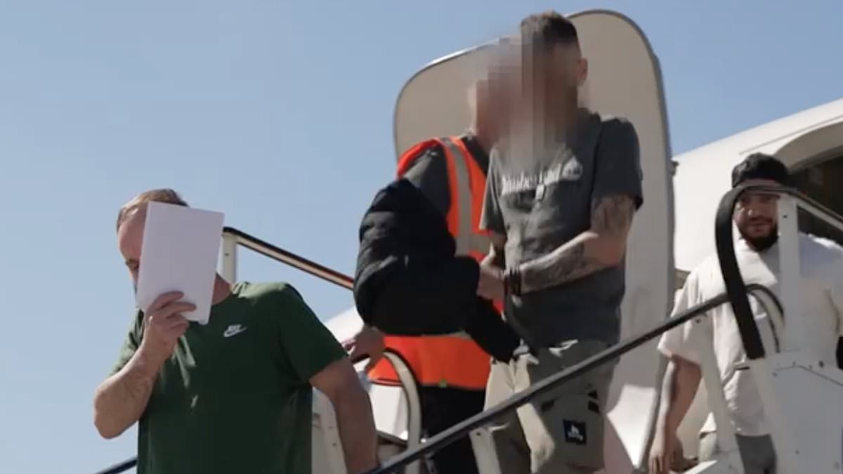 UK deportation flights carry £2,000 cash cards for foreign criminals amid costly operation
