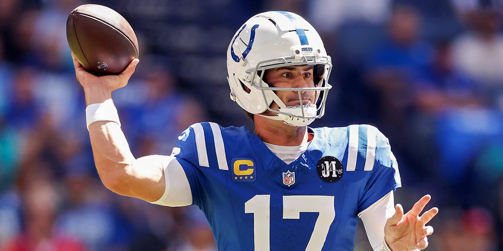 Daniel Jones rushes for two TDs as Colts rout Dolphins 33-8 in season opener