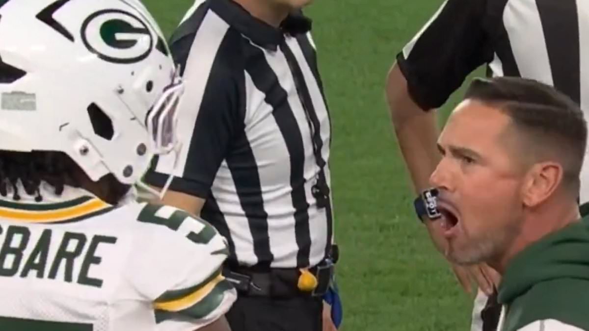 Packers coach Matt LaFleur berates Kingsley Enagbare after sideline mistake stalls drive vs. Commanders