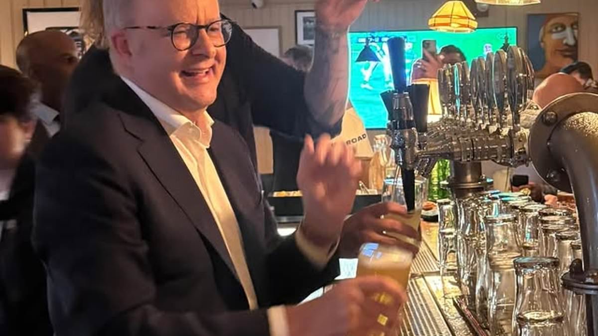 Australian PM Shouts Round of Drinks at New York City Pub During UN Week