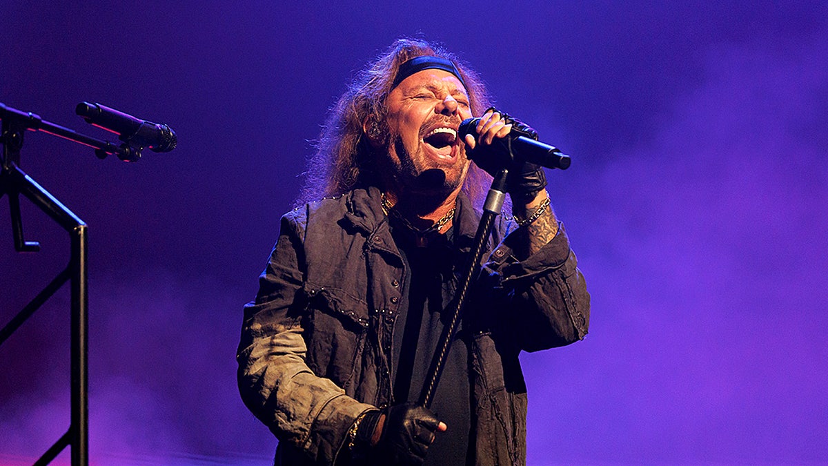 Vince Neil Says Christmas Stroke Left His Left Side Paralyzed; Rehab Delayed Mötley Crüe Residency