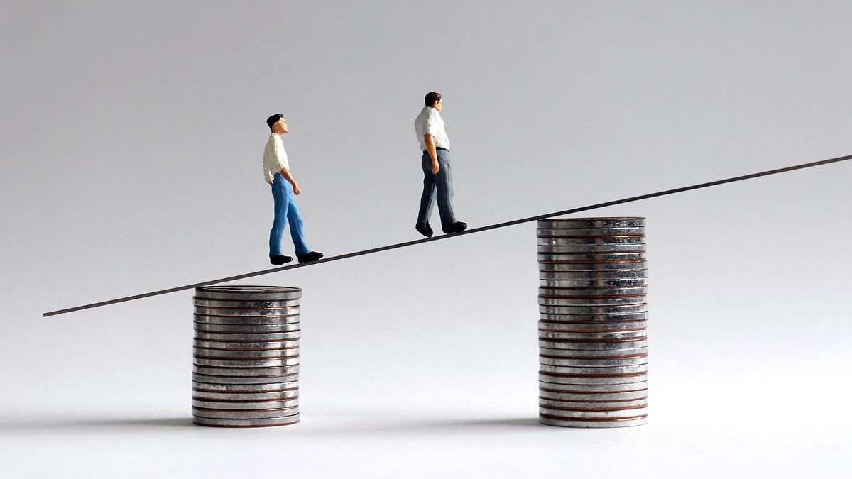 New salary calculator shows how UK pay compares by job, age and postcode