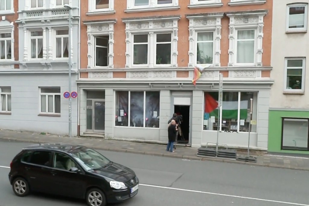 German store owner forced to remove sign banning Jews; officials condemn antisemitism in Schleswig-Holstein