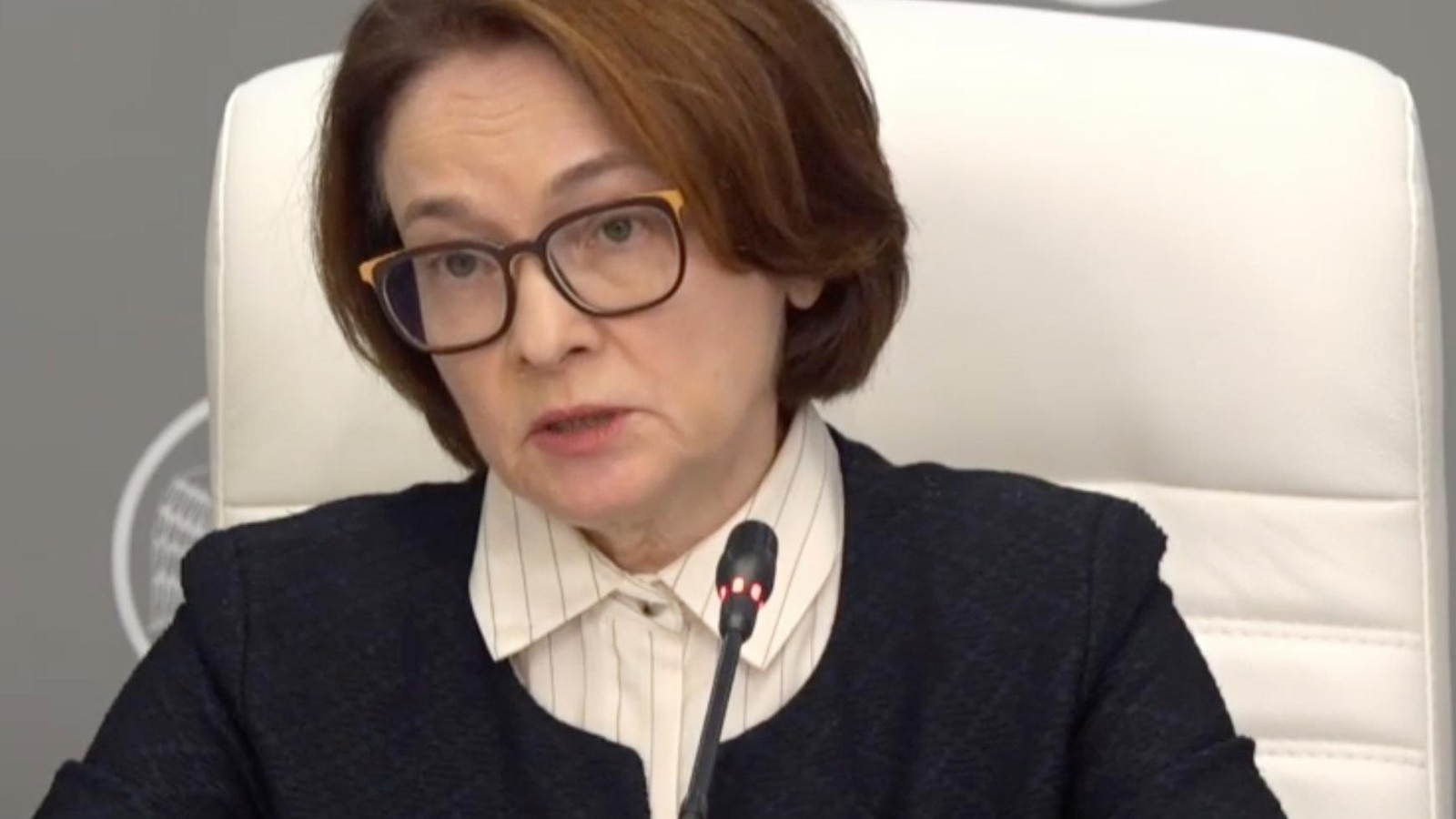 Russia cuts benchmark rate to 17% as wartime spending widens budget gap