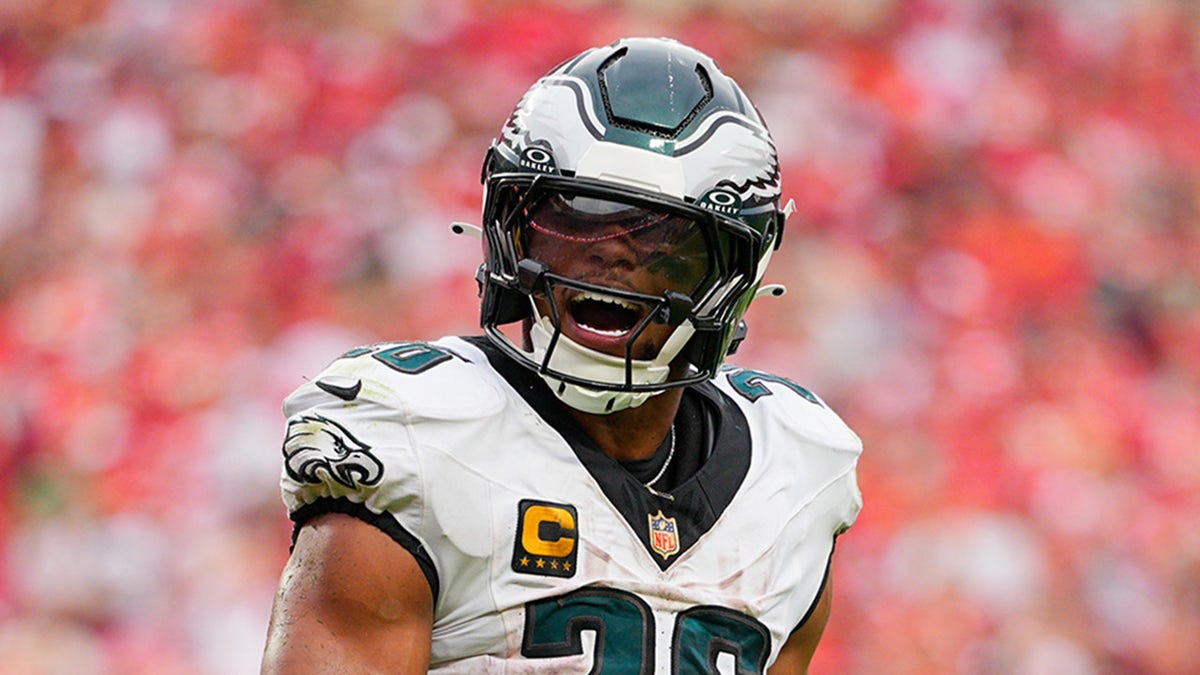 Barkley warms up before game